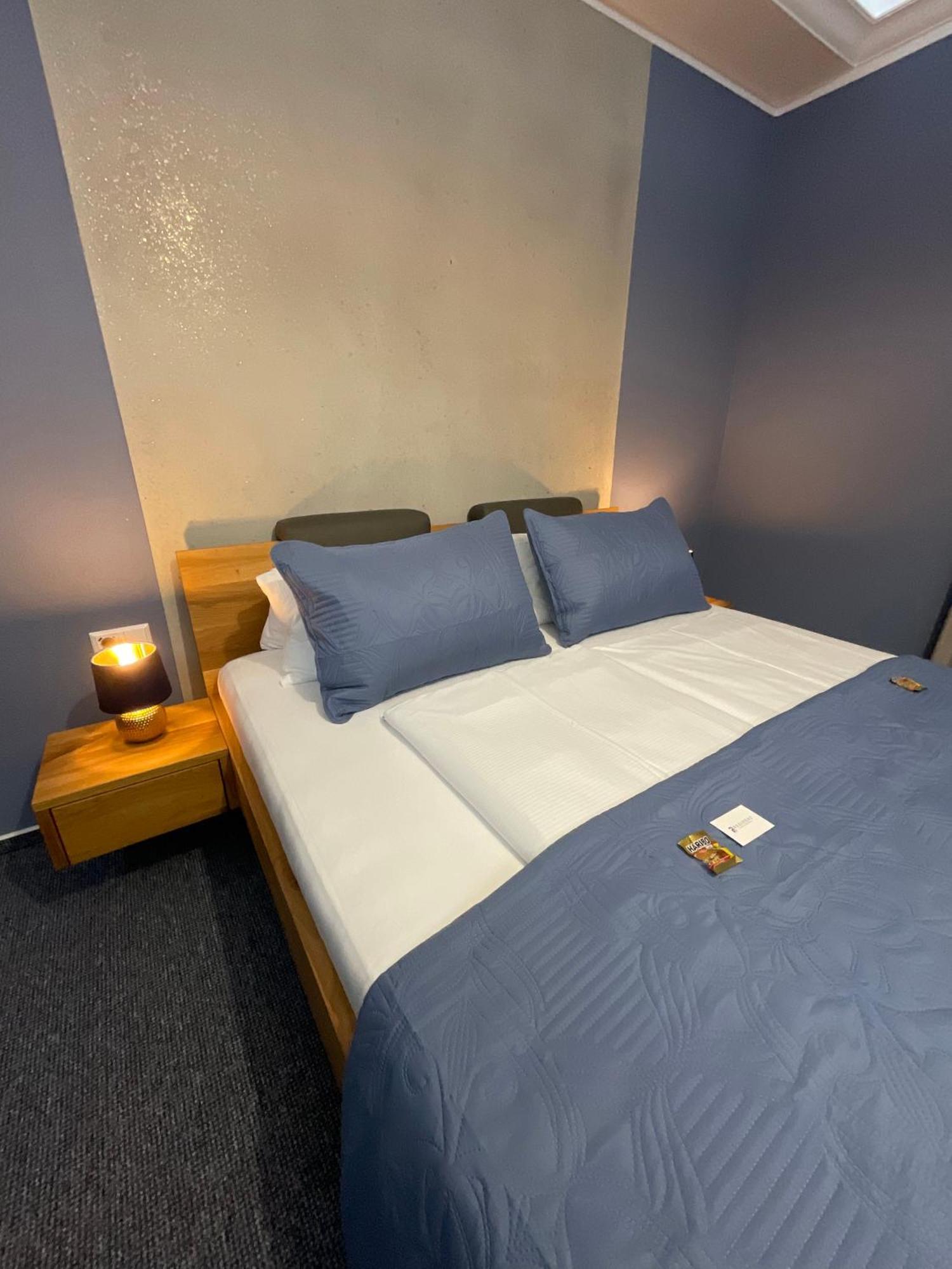 Hotel Residenz Luxury Apartments Метцинген Екстер'єр фото
