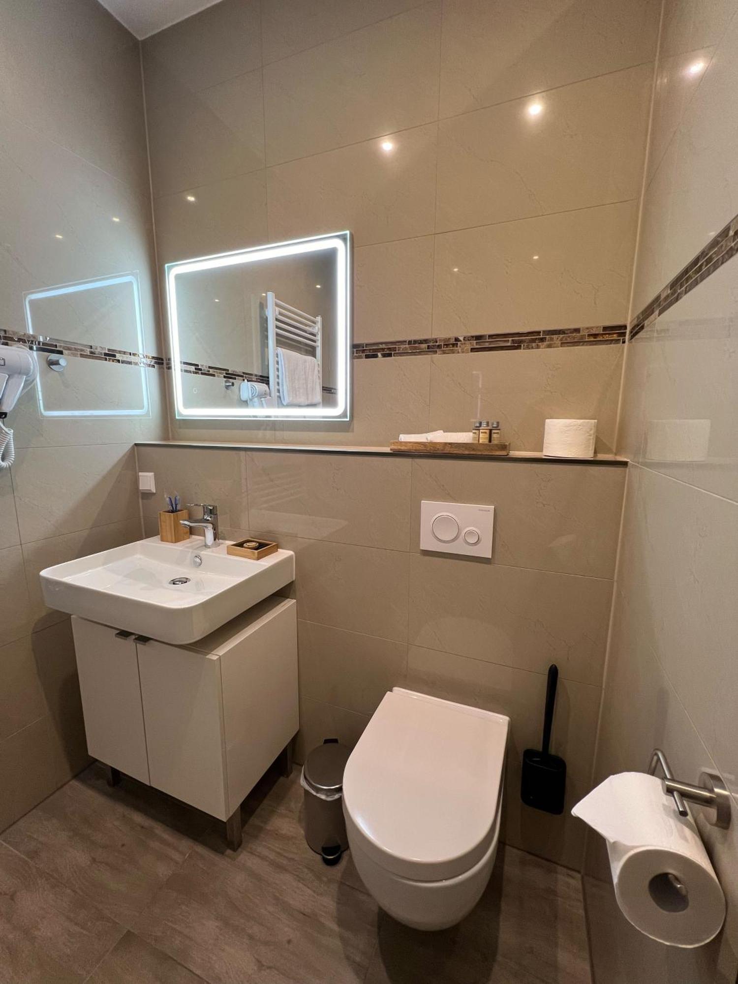 Hotel Residenz Luxury Apartments Метцинген Екстер'єр фото
