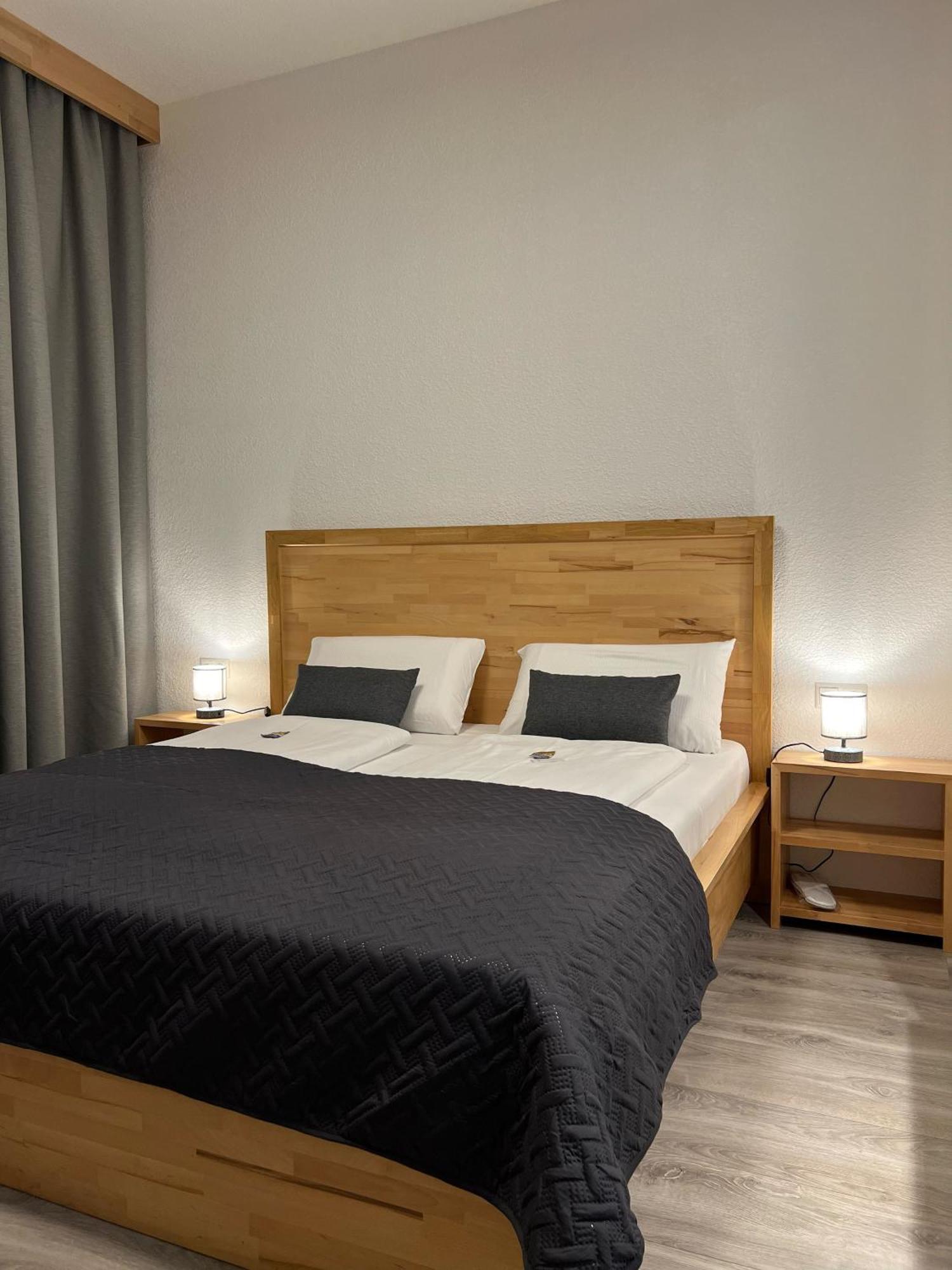 Hotel Residenz Luxury Apartments Метцинген Екстер'єр фото